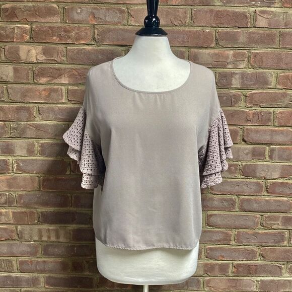 She + Sky Taupe Ruffle Sleeve Top Size Medium - Picture 2 of 8